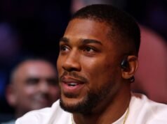 Joshua tampil pertama kali di depan publik sejak kecelakaannya di Chisora vs. Lebih liar | Tinju | olahraga