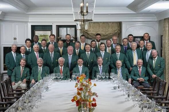 Juara master berpose untuk berfoto saat makan malam Rory McIlroy