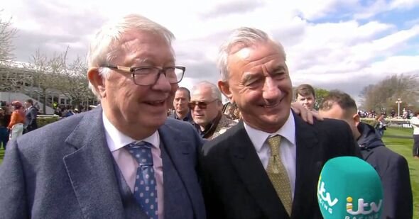 Sir Alex Ferguson dan Ian Rush berpelukan Sir Alex Ferguson dan Ian Rush berpelukan