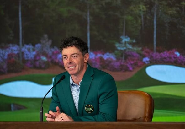 Juara master Rory McIlroy menerima pesan teks dari Sir Nick Faldo