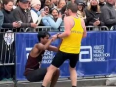 Momen luar biasa para pelari maraton mengorbankan perlombaan mereka setelah saingannya pingsan | Lainnya | olahraga