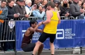 Momen luar biasa para pelari maraton mengorbankan perlombaan mereka setelah saingannya pingsan | Lainnya | olahraga