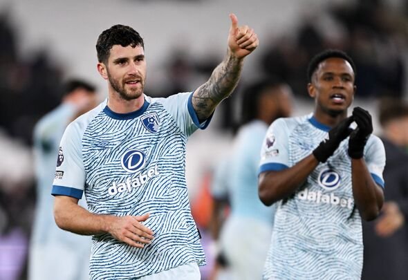 Marcos Senesi bisa direkrut untuk memberikan kualitas lebih di pertahanan