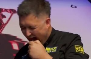 Kyren Wilson menggigit ujung isyarat snooker setelah membantingnya ke tanah | Lainnya | olahraga