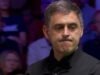 Ronnie O’Sullivan diinterupsi oleh seorang penggemar saat bentrok dengan John Higgins karena wasit terpaksa turun tangan | Lainnya | olahraga