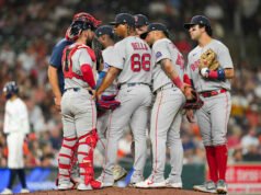 Wasit kehilangan jejak, mengakibatkan Cam Smith dari Astros berjalan alih-alih memukul Red Sox