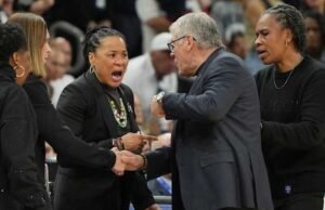Geno Auriemma meminta maaf setelah perselisihan playoff yang menegangkan dengan Dawn Staley atas kekalahan UConn