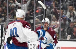 Avalanche mencetak dua gol keberuntungan, menahan Kings 4-2 dan memimpin 3-0