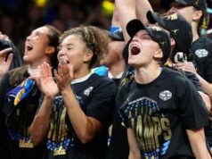 Pemain hebat UCLA Ann Meyers Drysdale merasa bangga saat dia menyaksikan Bruins memenangkan gelar NCAA