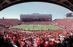 Nebraska mengusulkan renovasi Stadion Memorial senilai $600 juta yang akan selesai tepat waktu untuk musim 2028