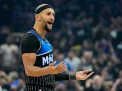 Magic, yang diuji sepanjang musim, menemukan cara di saat-saat terakhir untuk mengalahkan Pistons dan memimpin seri 2-1