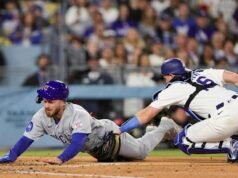 Ledakan 2 kali Swanson pada inning ke-9 memicu kemenangan comeback Cubs, yang ke-10 berturut-turut