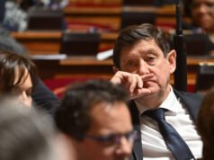 Di Fraksi PS di Senat, kepresidenan Patrick Kanner membangkitkan hasrat dan ketegangan