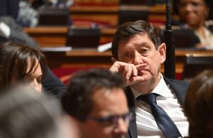 Di Fraksi PS di Senat, kepresidenan Patrick Kanner membangkitkan hasrat dan ketegangan