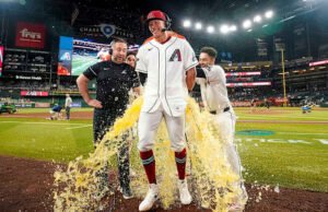 Diamondbacks 3B Jose Fernandez menjadi pemain MLB ketujuh sejak tahun 1900 dengan dua home run dalam debutnya