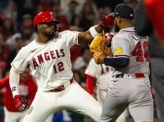 Jorge Soler dari the Angels dan Reynaldo López dari the Braves diskors setelah tawuran tersebut