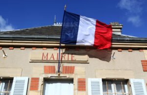 Sebuah kolom yang ditulis oleh Cécile Duflot, Laurence Rossignol, Sandrine Rousseau dan Christine Taubira menyerukan perempuan untuk “merebut kekuasaan” dalam komunitas antarkomunal