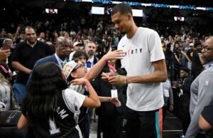 Banyak pemain yang beristirahat dan banyak unggulan playoff diamankan dalam 15 pertandingan Jumat di NBA