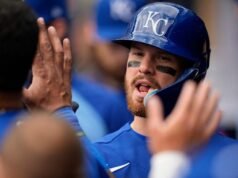 Penangkap pemula Carter Jensen tidak dimasukkan dalam lineup awal Royals setelah ketiduran