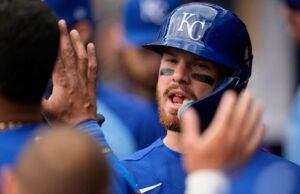 Penangkap pemula Carter Jensen tidak dimasukkan dalam lineup awal Royals setelah ketiduran