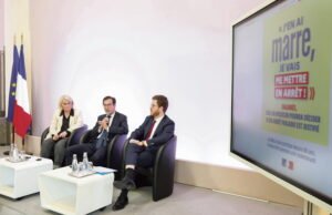 Alih-alih mengatasi memburuknya kondisi kerja, pemerintah lebih memilih melacak tingkat ketidakhadiran