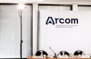 Bagaimana Arcom menjadi tidak mampu menanggapi rasisme, berita palsu, dan gangguan lainnya