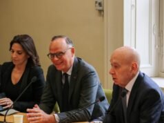 Edouard Philippe mengamati pemilihan presiden di hadapan Senator Horizons