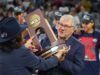 Geno Auriemma memimpin tim UConn yang tak terkalahkan ke Final Four untuk kesembilan kalinya