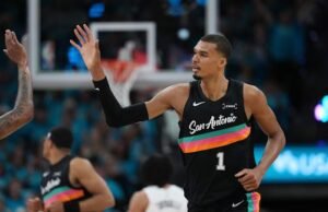 Wembanyama mencetak 35 poin dalam debut playoffnya saat Spurs mengalahkan Trail Blazers 111-98