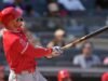 Mike Trout kembali mencetak home run di Yankee Stadium, yang kelima dalam empat pertandingan