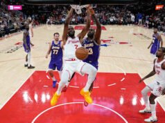 Kevin Durant dan LeBron James bertemu untuk keempat kalinya di babak playoff saat Rockets menghadapi Lakers yang kekurangan pemain