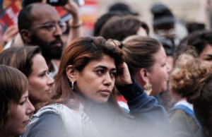 Anggota Parlemen LFI Rima Hassan dibebaskan dari tahanan polisi namun dipanggil untuk diadili pada bulan Juli