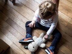 orang tua masih melewati garis merah dan terutama ayah