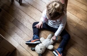 orang tua masih melewati garis merah dan terutama ayah