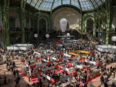 di Festival Buku, Emmanuel Macron menunjukkan keinginannya untuk membela “pluralisme editorial”.