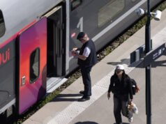 para senator membuat jaminan sambungan untuk perjalanan yang disediakan oleh beberapa perusahaan