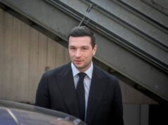 “Akankah orang Prancis membeli kisah dongeng tersebut”?