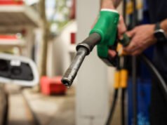 Senator komunis memperkenalkan rancangan undang-undang untuk memblokir harga bahan bakar dan gas