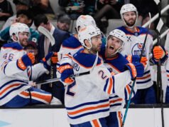 Connor McDavid mencetak hattrick pada malam lima poin untuk mengamankan tempat pertama Oilers di Divisi Pasifik