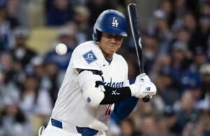 Shohei Ohtani melempar lemparan tetapi tidak memukulnya untuk pertama kalinya sejak tahun 2021. Dia masih kesakitan karena terkena lemparan tersebut