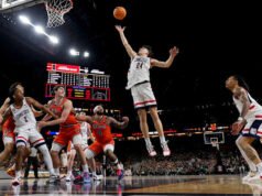 Mahasiswa baru Braylon Mullins dan Keaton Wagler bersinar sementara yang lain berjuang dalam kemenangan UConn atas Illinois