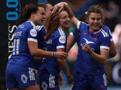 Jet biru melewati jebakan Wales