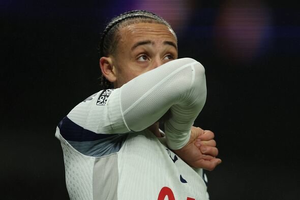     Xavi Simons dari Tottenham Hotspur sedih