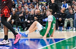 Musim rookie Cooper Flagg yang luar biasa berakhir ketika pick No. 1 Mavs melukai pergelangan kakinya di Final