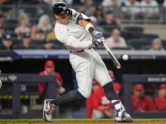 Wasit Grisham HR melakukan dua home run Trout dalam kemenangan 11-10 Yanks atas Angels, menghentikan selip