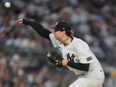 Pemain tangan kanan Yankees, Cam Schlittler, mengatakan dia dan keluarganya telah menerima ancaman dari penggemar Red Sox