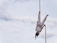 Amélie Kourim dalam “Instan” – Sceneweb