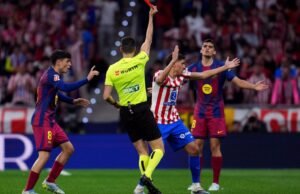 Komite wasit mengakui bek Barcelona itu harus dikeluarkan dari lapangan saat melawan Atlético