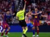 Atlético Madrid menyerukan peninjauan VAR setelah kartu merah bek Barcelona dibatalkan