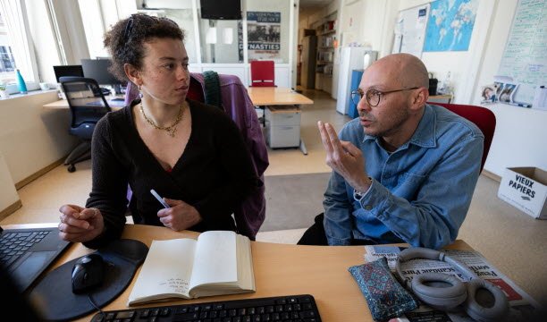 Sebagai koki “operasional”, Florian Haby memiliki peran sutradara yang nyata. Para jurnalis mendekatinya sepanjang hari untuk menanyakan segala macam pertanyaan kepadanya. Foto Romeo Boetzlé